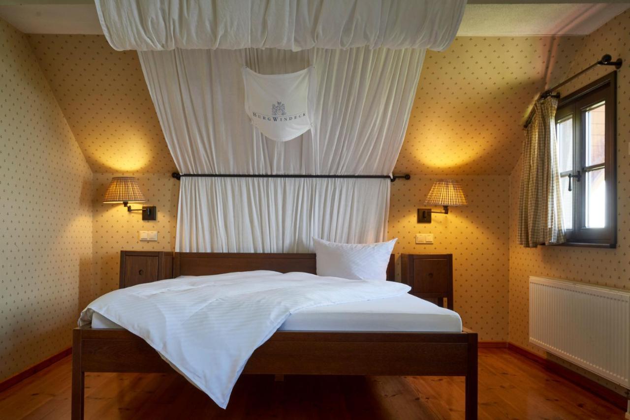 Burg Windeck ***S Hotel Bühl Стая снимка