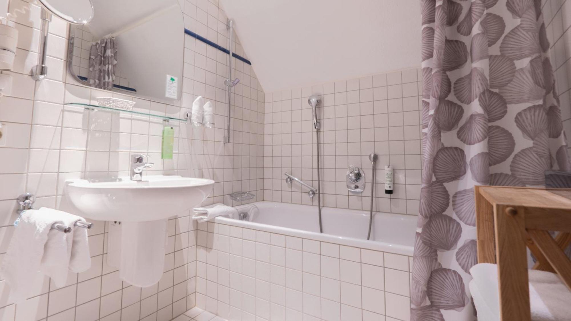 Burg Windeck ***S Hotel Bühl Стая снимка