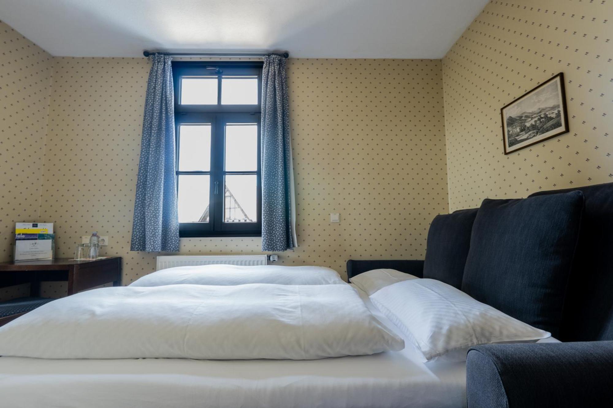 Burg Windeck ***S Hotel Bühl Стая снимка