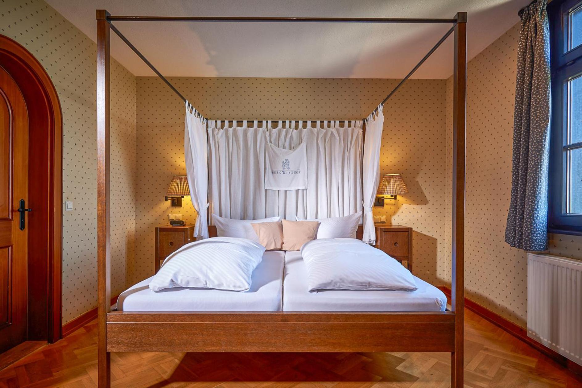 Burg Windeck ***S Hotel Bühl Стая снимка
